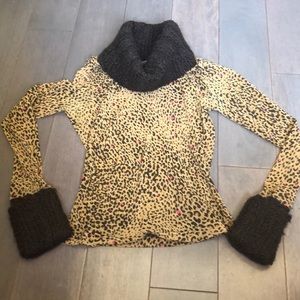 Mesh & wool combo In fun leopard print sweater! Sm